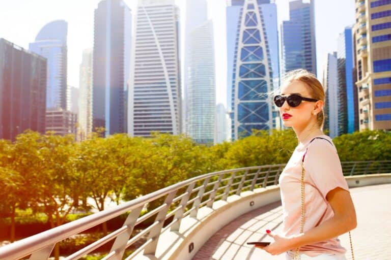Travailler à Dubaï les avantages et les inconvénients Uplike