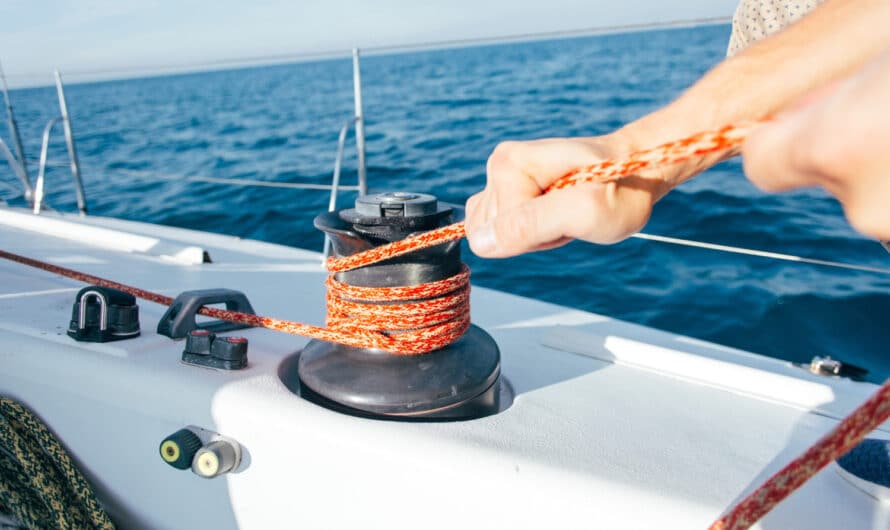 Comment louer un bateau avec skippeur en Corse ?