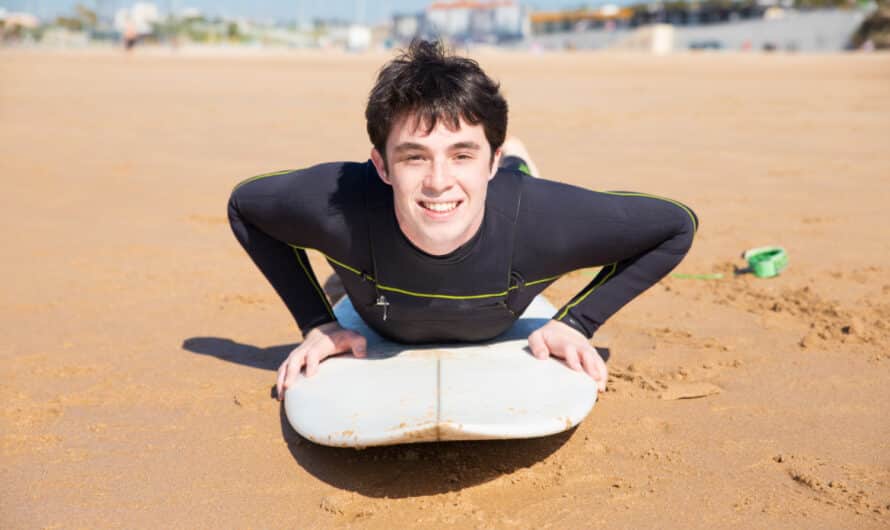 Apprendre le surf en colonie de vacances